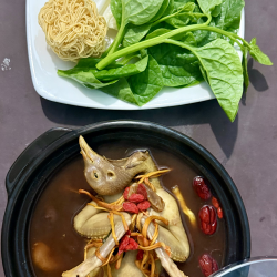 Gà ta tiềm đông trùng hạ thảo