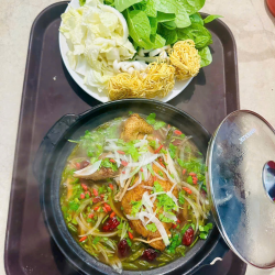 Gà ta tiềm ngũ sắc