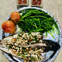 Cá lóc nướng trui + cà chua nướng
